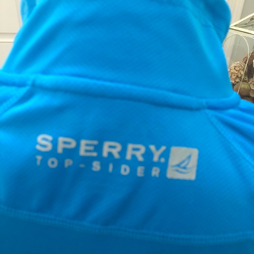 🌞 SPERRY Woman’s Athletic Top🌞 - Picture 2 of 8